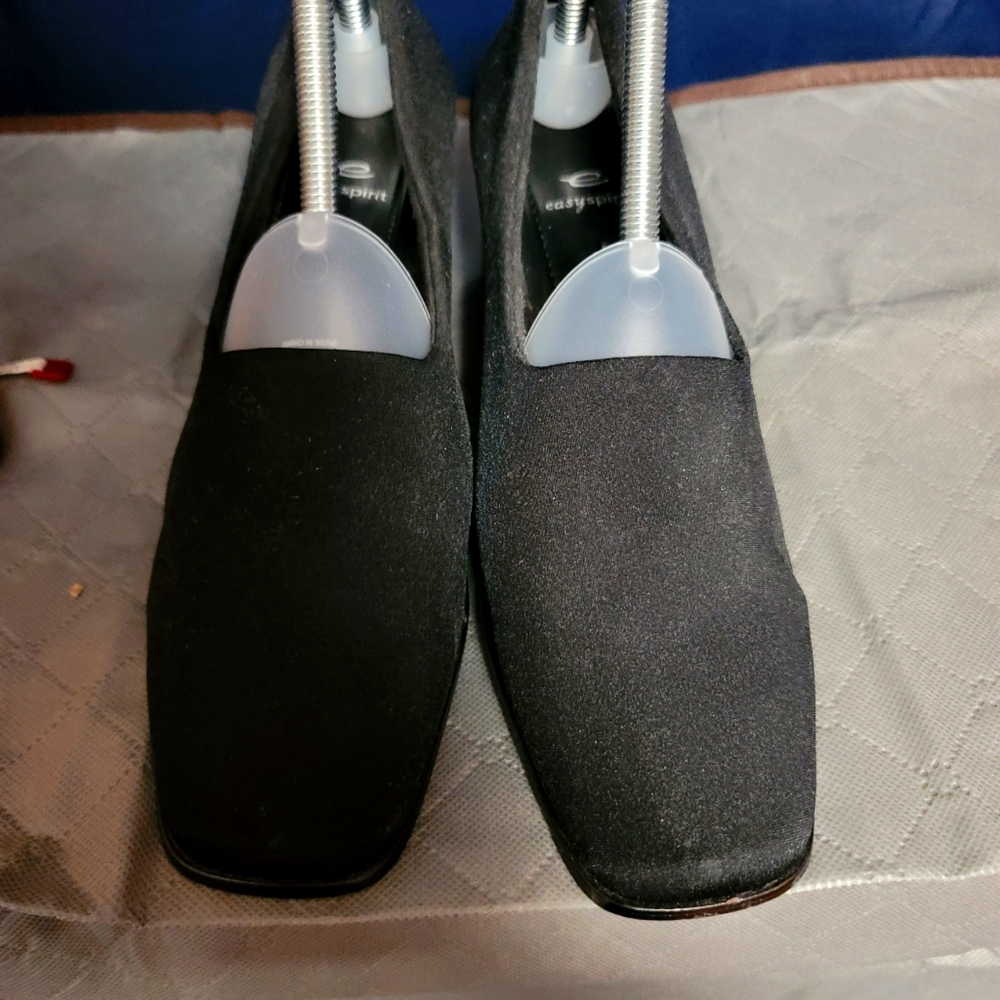 Easy Spirit Delray Heels.  Size 8W.  (719)